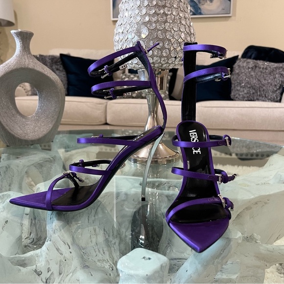 Authentic NIB Versace Pin-Point Leather Sandal Women's - Picture 4 of 15